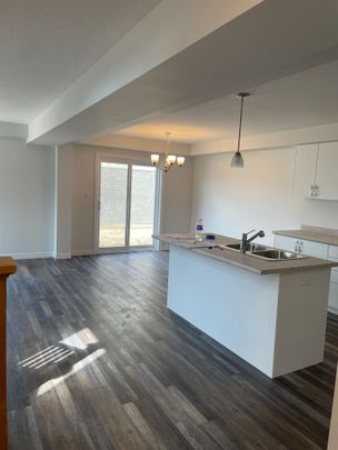 For Lease - 3001 Turner Crescent, London South, Ontario - Photo 1