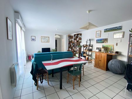 Location Appartement 3 pièces 76m² - Photo 2