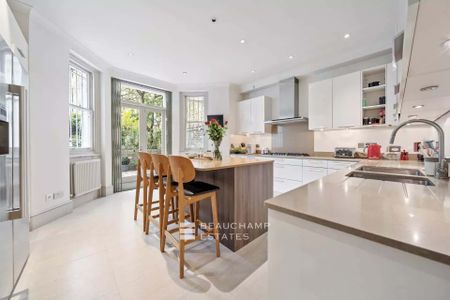 A spacious 3,033 sq ft triplex boasting its own private garden, on one of Chelsea’s most desirable, tree-lined roads - Photo 5