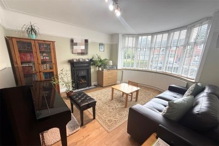 4 Bedroom Detached To Let - Photo 4