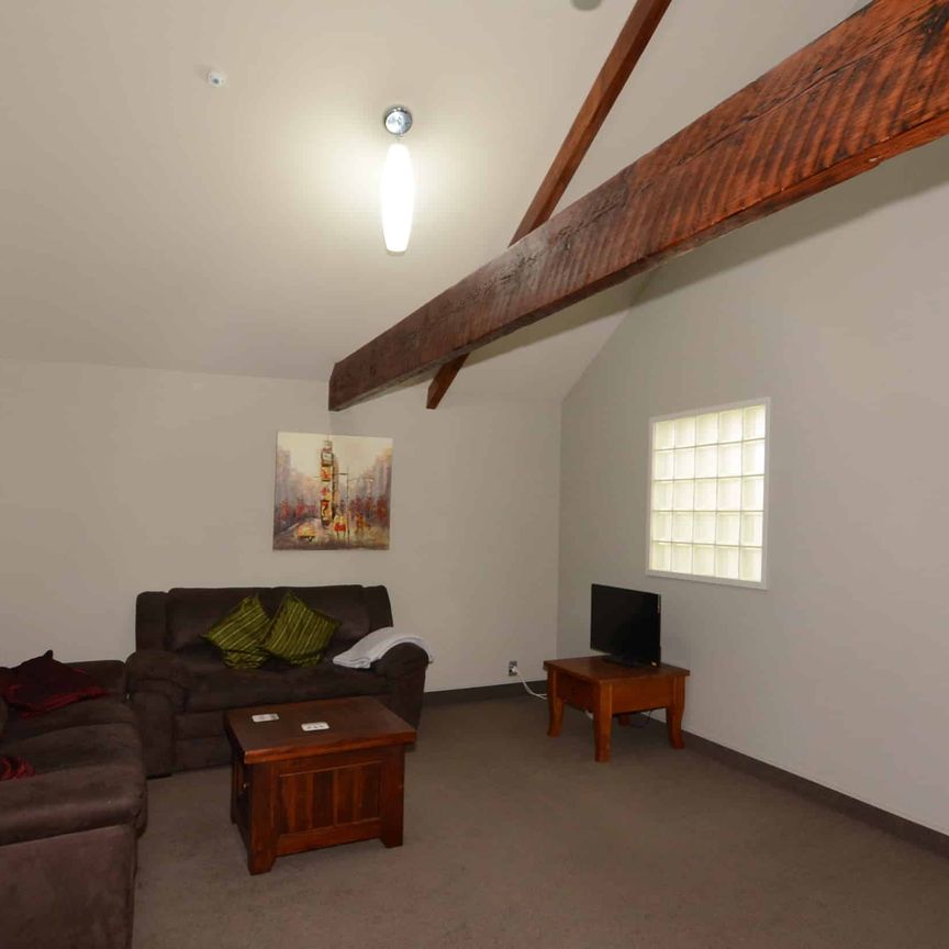 LUXURY FURNISHED APARTMENT - Photo 1