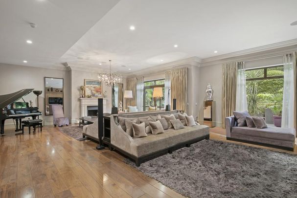 3 bedroom flat to rent - Photo 1