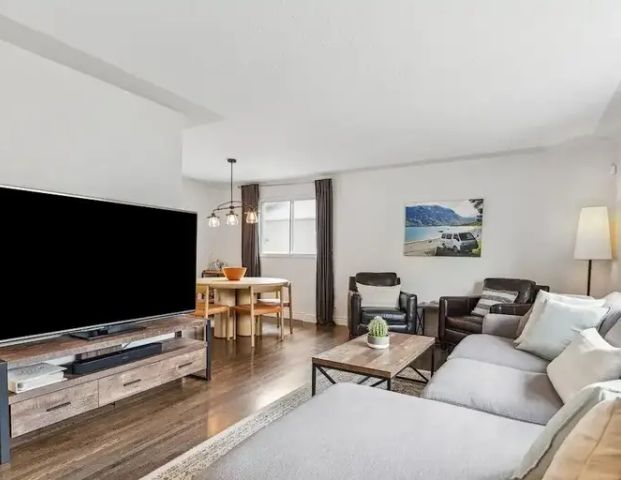 STUNNING 5 BDR BUNGALOW IN GLAMORGAN | Calgary - Photo 1