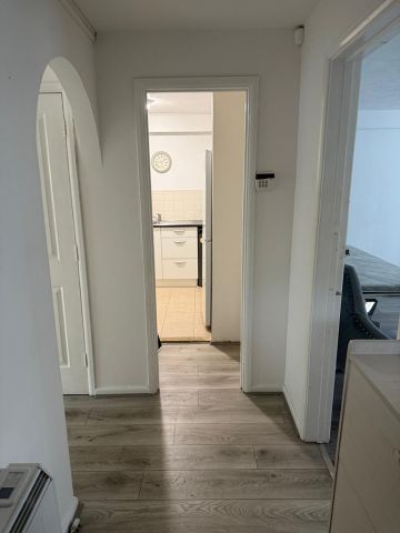 2 Bed Flat, Kingfisher Way, NW10 - Photo 3