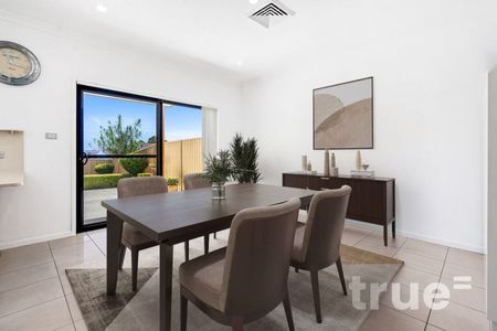 LUXURY LIVING IN BLUE RIBBON LOCATION - Photo 4