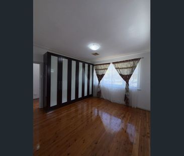 Spacious 4 Bedroom Family Home - Photo 3