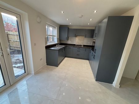 3 Bed Semi-Detached House, Doretti Close, CV6 - Photo 2