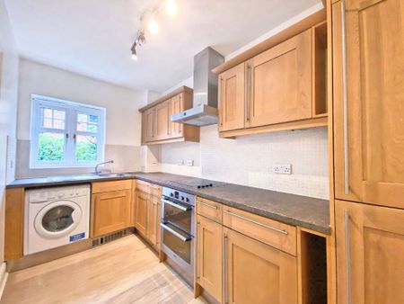 Douglas Court, Fleet Road, Fleet, Hampshire, GU51 - Photo 4