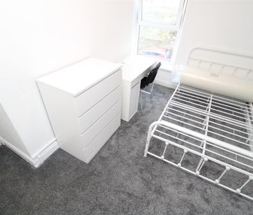 House - Terraced For Rent Laura Street, Pontypridd - Photo 2