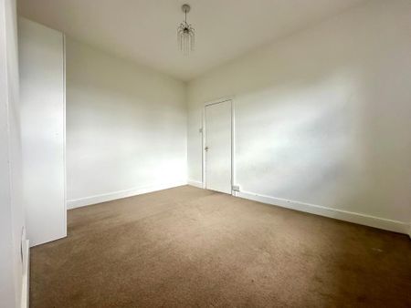 3 bedroom end of terrace house to rent - Photo 3
