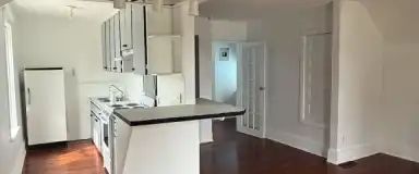 Bright 1-Bedroom Upper-Level Suite for Rent in Bridgeland – Character, Light & L | 1026 Centre Avenue Northeast, Calgary - Photo 1