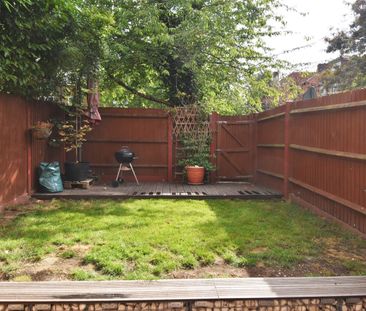 Terraced House to rent - Cressingham Road, London, SE13 - Photo 5