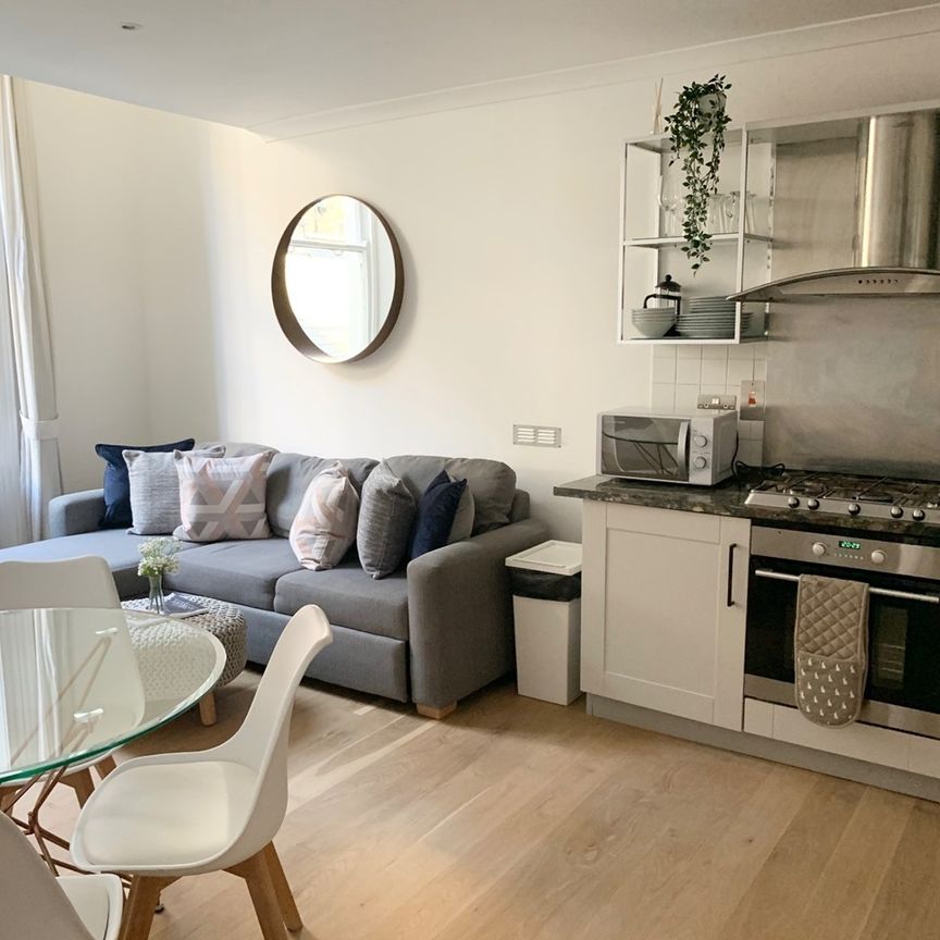 2 Bed Flat, Courtfield Gardens, SW5 - Photo 1