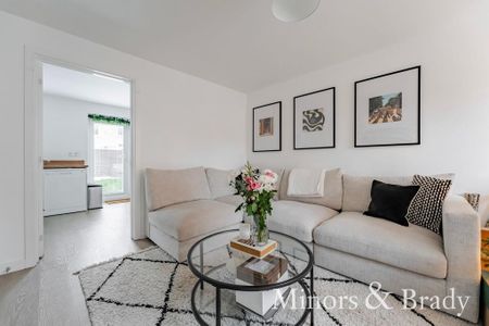 3 bedroom semi-detached house to rent - Photo 2