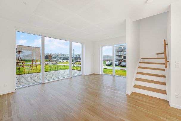 Skønt 5-værelses rækkehus på Marshalls Allé - Foto 1