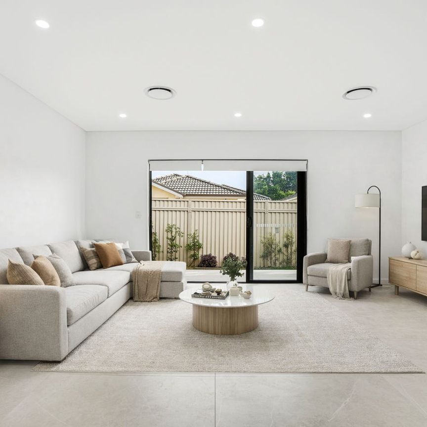 Brand-New 3 Bedroom Home in Prime Girraween Catchment - Photo 1