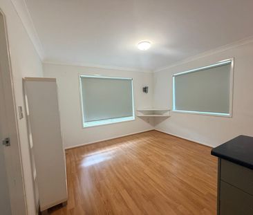 3 BEDROOM UNIT - CLOSE TO UNI - Photo 3