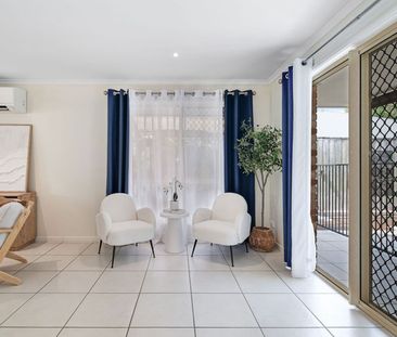 Spacious Family Home with Pool in Peaceful Old Orchard Estate - Photo 5
