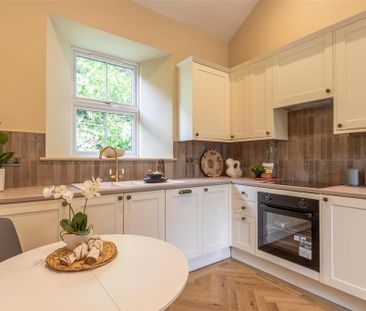 2 bedroom semi-detached house to rent - Photo 5
