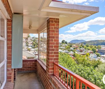 Stylish 1 Bedroom unit within mins of the CBD + off street parking - Photo 5