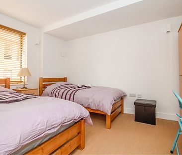 1 bed Apartment - To Let - Photo 4