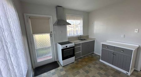 City - 2 Bedroom - Photo 3