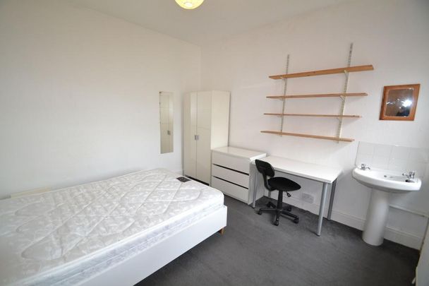 6 bedroom house to rent - Photo 1