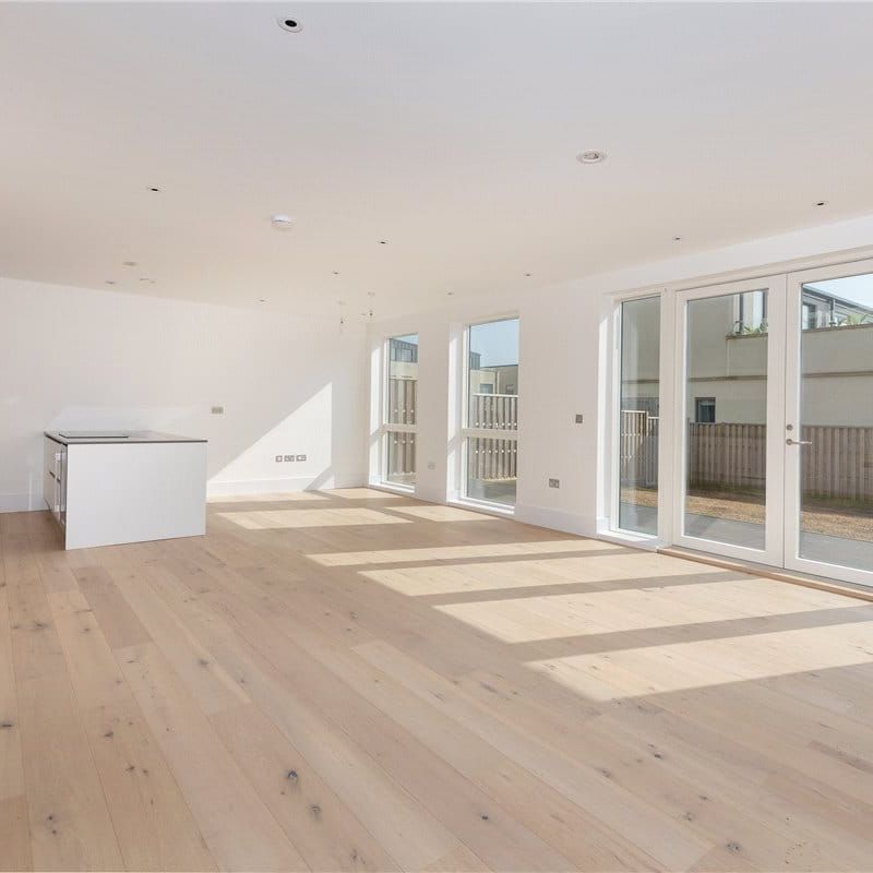 A wonderful ground floor, contemporary two bedroom, two bathroom, apartment with 1130 sq ft of accommodation, situated on the upper Lansdown slopes with private rear garden and off-street parking space. - Photo 1