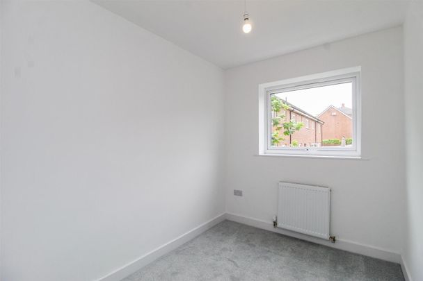 Westfield Terrace, Wakefield - Photo 1