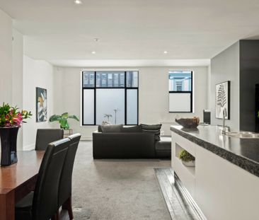 Big on space, rich in character and right in the City - Photo 4