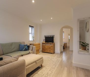 Byewaters, Watford, Hertfordshire, WD18 - Photo 1