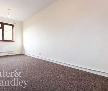 4 bedroom end of terrace house to rent - Photo 5