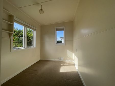 Location! Location! Location! - Photo 5