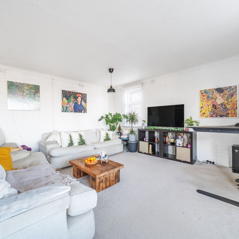 Bolton Road, London, W4 - Photo 1