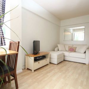 Shepherds Bush Green, W12 8PY, London - Photo 2
