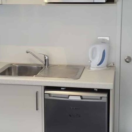 Fully Furnished Studio - Photo 4