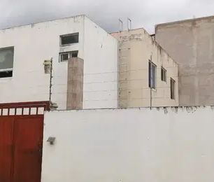 Hermosa Casa Con Amplio Jardín - Photo 1