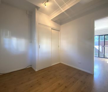 Spacious High-Ceiling Granny Flat in Prime Location - Photo 5