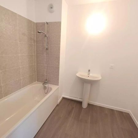 location Appartement T2 DE 43.53m² À COMBS LA VILLE - Photo 3