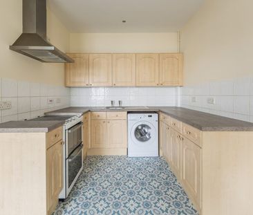 2 Bed Flat - Photo 3