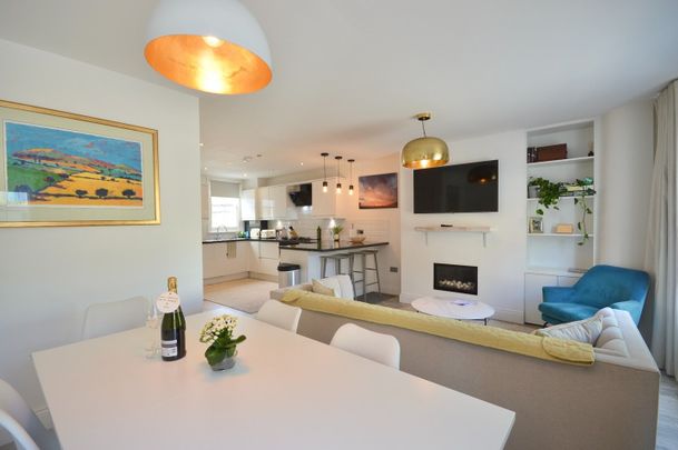 3 Bed Flat, Townmead Road, SW6 - Photo 1