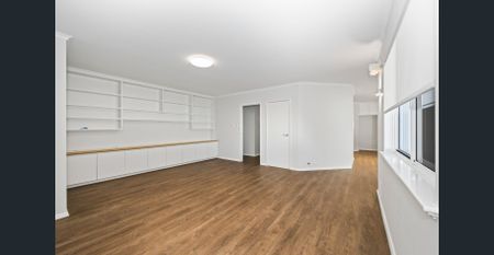 Spacious Renovated Home in Sought-After Peppermint Grove - Photo 4