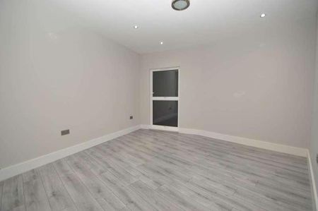 Dorking, RH4 - Photo 2