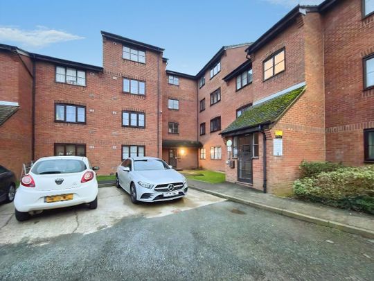 Curzon Drive, Curzon Drive, Grays, RM17 - Photo 1