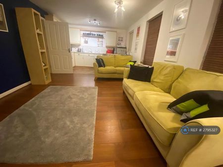 2 bedroom flat to rent - Photo 4