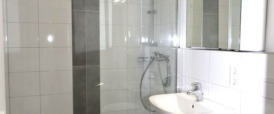 Geräumige 4-Zimmer-Wohnung in Reinbek kleine Wohnanlage mit Balkon - Photo 1