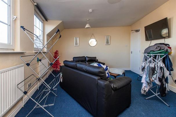 3 bedroom apartment to rent - Photo 1