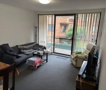 Kensington - Photo 1