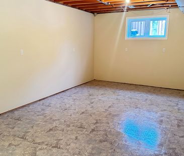 For Lease - 1076 Broughton Lane, Newmarket, Ontario - Photo 4