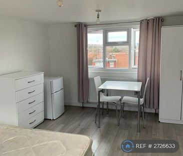 1 bedroom in a house share to rent - Photo 2